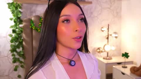 victoria_watsson online show from March 17, 12:30 pm