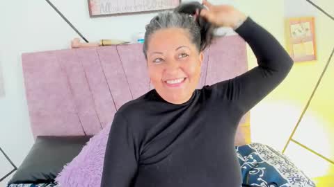 victoriaa_anderson_ online show from December 15, 4:33 pm