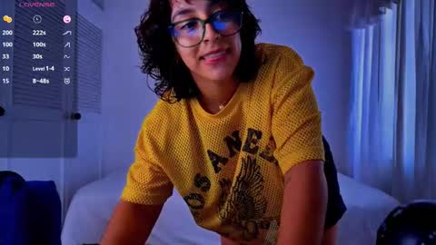 Snapshot of victoriaamelie chatting on February 25, 6:17 pm victoriaamelie online show from February 25, 6:17 pm