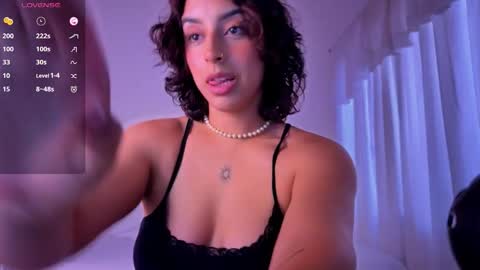 Snapshot of victoriaamelie chatting on February 28, 8:43 pm victoriaamelie online show from February 28, 8:43 pm