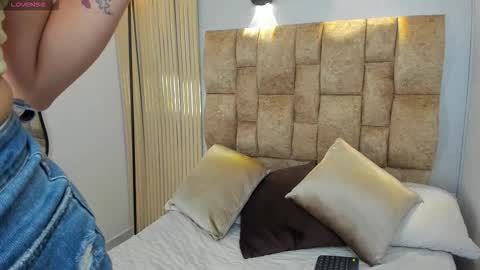 Victoria Andrade online show from January 5, 8:45 pm