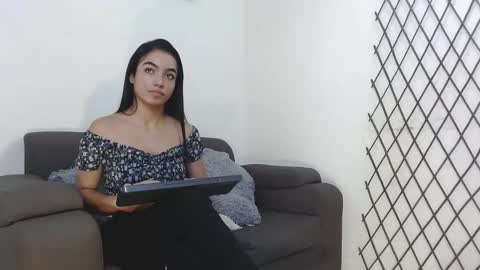 Snapshot of victoriabianchi chatting on February 24, 3:32 pm Vicky online show from February 24, 3:32 pm