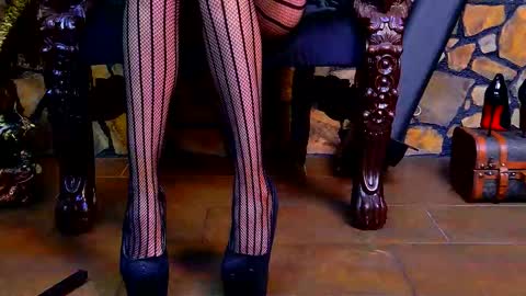 Victoria Heller online show from November 18, 4:39 am