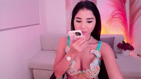 Victoria online show from October 31, 11:39 pm