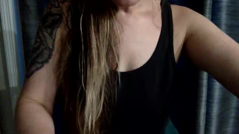 victoriaskyee online show from April 11, 12:37 am