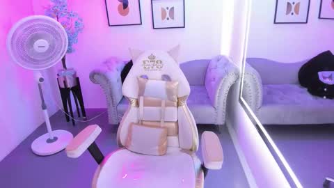 Snapshot of victoriia_doll chatting on February 9, 12:20 pm Victoria. online show from February 9, 12:20 pm