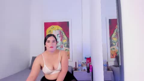 Snapshot of victoriia_munoz chatting on June 26, 2:21 pm victoria online show from June 26, 2:21 pm