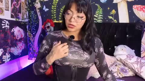 victoriia_thompson online show from April 3, 9:57 pm