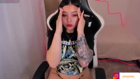 V  I C  T O R I A  online show from November 1, 8:00 pm