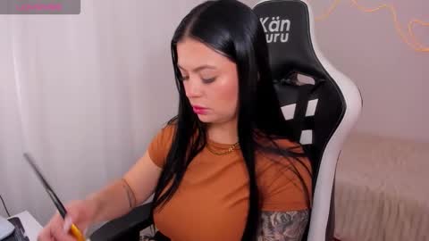 V  I C  T O R I A  online show from November 13, 4:50 pm