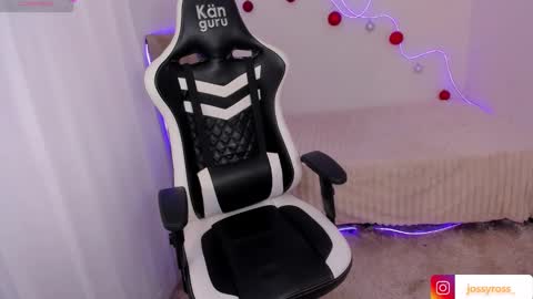 V  I C  T O R I A  online show from November 19, 6:41 pm