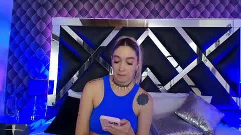 victtoria lee online show from November 25, 7:25 pm