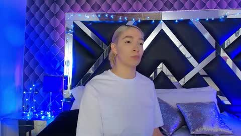 victtoria lee online show from February 23, 7:33 pm