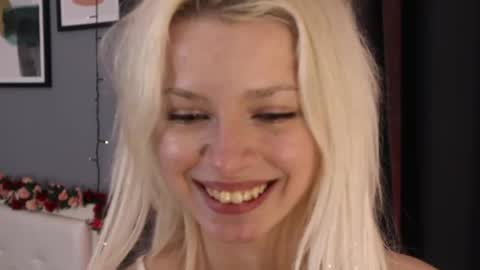 Snapshot of vienna_gones chatting on May 24, 11:26 am Eva online show from May 24, 11:26 am