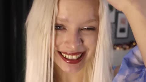 Snapshot of vienna_gones chatting on May 29, 3:10 pm Eva online show from May 29, 3:10 pm