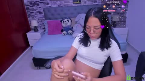 Snapshot of viiolet__moon chatting on April 30, 6:25 pm Violet online show from April 30, 6:25 pm
