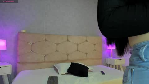 VIOLET  online show from May 13, 9:11 pm
