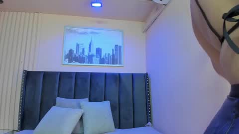 Viiolett online show from March 12, 8:10 pm