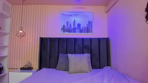 Viiolett online show from October 18, 9:15 pm