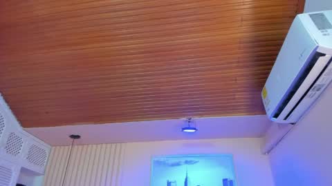 Viiolett online show from April 8, 8:20 pm