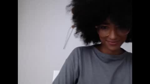 Snapshot of viiolettaaa chatting on April 28, 8:47 pm viiolettaaa online show from April 28, 8:47 pm