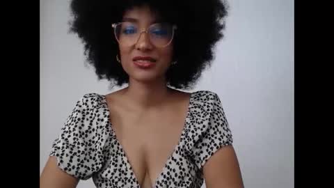 Snapshot of viiolettaaa chatting on April 30, 8:26 pm viiolettaaa online show from April 30, 8:26 pm