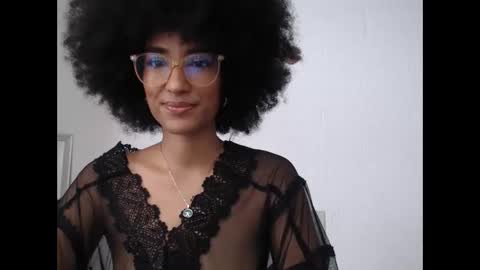 Snapshot of viiolettaaa chatting on May 5, 7:44 pm viiolettaaa online show from May 5, 7:44 pm