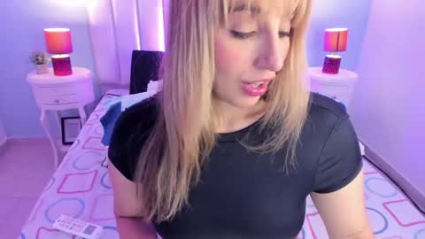 Snapshot of viiooleet chatting on May 4, 12:12 pm Violet online show from May 4, 12:12 pm