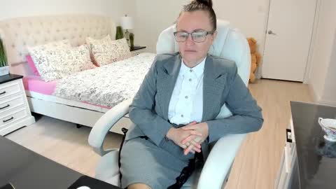Ukrainian-woman online show from October 18, 1:23 pm