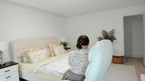 Ukrainian-woman online show from May 11, 2:45 pm