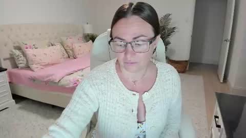 Ukrainian-woman online show from June 18, 10:30 am