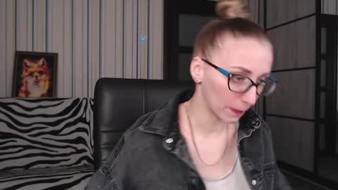 Snapshot of vikaericka chatting on March 7, 3:28 pm Vika online show from March 7, 3:28 pm