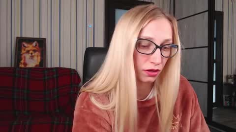 Snapshot of vikaericka chatting on October 9, 11:19 am Vika online show from October 9, 11:19 am