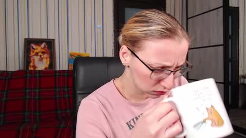 Snapshot of vikaericka chatting on February 12, 8:42 am Vika online show from February 12, 8:42 am