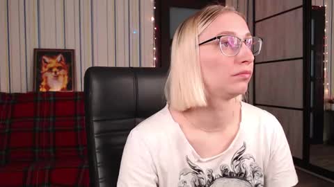 Snapshot of vikaericka chatting on February 14, 10:34 am Vika online show from February 14, 10:34 am