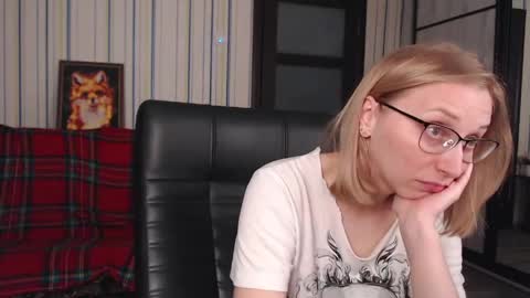 Snapshot of vikaericka chatting on May 19, 1:56 am Vika online show from May 19, 1:56 am
