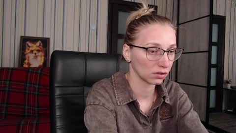 Snapshot of vikaericka chatting on May 23, 11:58 am Vika online show from May 23, 11:58 am