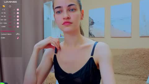 vikiberry online show from October 12, 4:28 pm