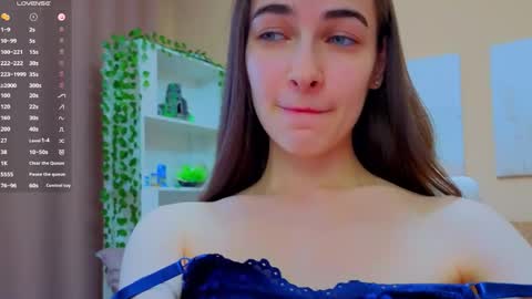 vikiberry online show from June 6, 10:09 am