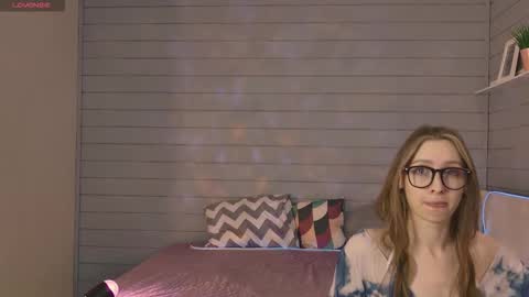 Snapshot of vikki_wye chatting on October 22, 6:13 am Viki online show from October 22, 6:13 am