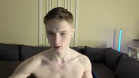 Max online show from February 20, 11:27 pm