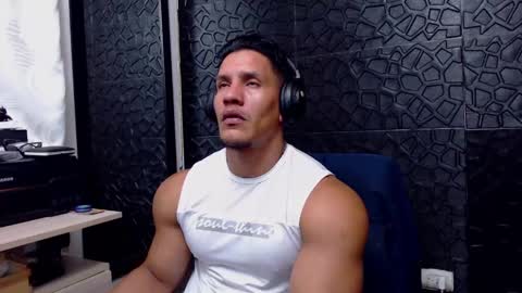 Viktor Herrera online show from March 4, 1:23 am