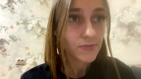 Snapshot of viktoria9898 chatting on December 3, 1:08 am Sweett online show from December 3, 1:08 am