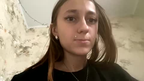 Snapshot of viktoria9898 chatting on December 4, 8:01 am Sweett online show from December 4, 8:01 am