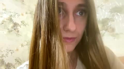 Snapshot of viktoria9898 chatting on December 6, 9:46 pm Sweett online show from December 6, 9:46 pm