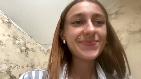 Snapshot of viktoria9898 chatting on December 13, 7:04 am Sweett online show from December 13, 7:04 am