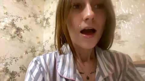 Snapshot of viktoria9898 chatting on December 13, 9:20 pm Sweett online show from December 13, 9:20 pm
