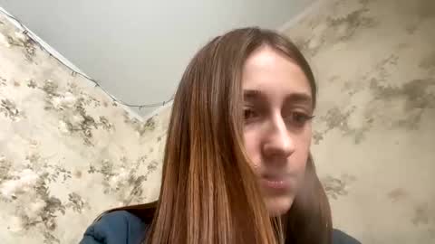 Snapshot of viktoria9898 chatting on December 17, 6:24 am Sweett online show from December 17, 6:24 am