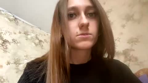 Snapshot of viktoria9898 chatting on December 23, 10:21 am Sweett online show from December 23, 10:21 am