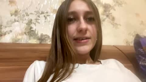Snapshot of viktoria9898 chatting on January 3, 1:38 am Sweett online show from January 3, 1:38 am